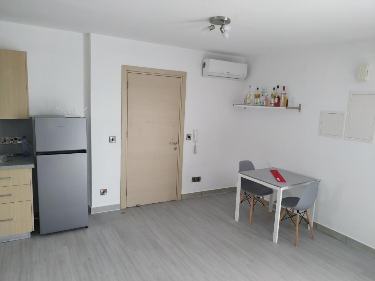 Modern Suite, Xl Balcony, Parking Никосия Экстерьер фото